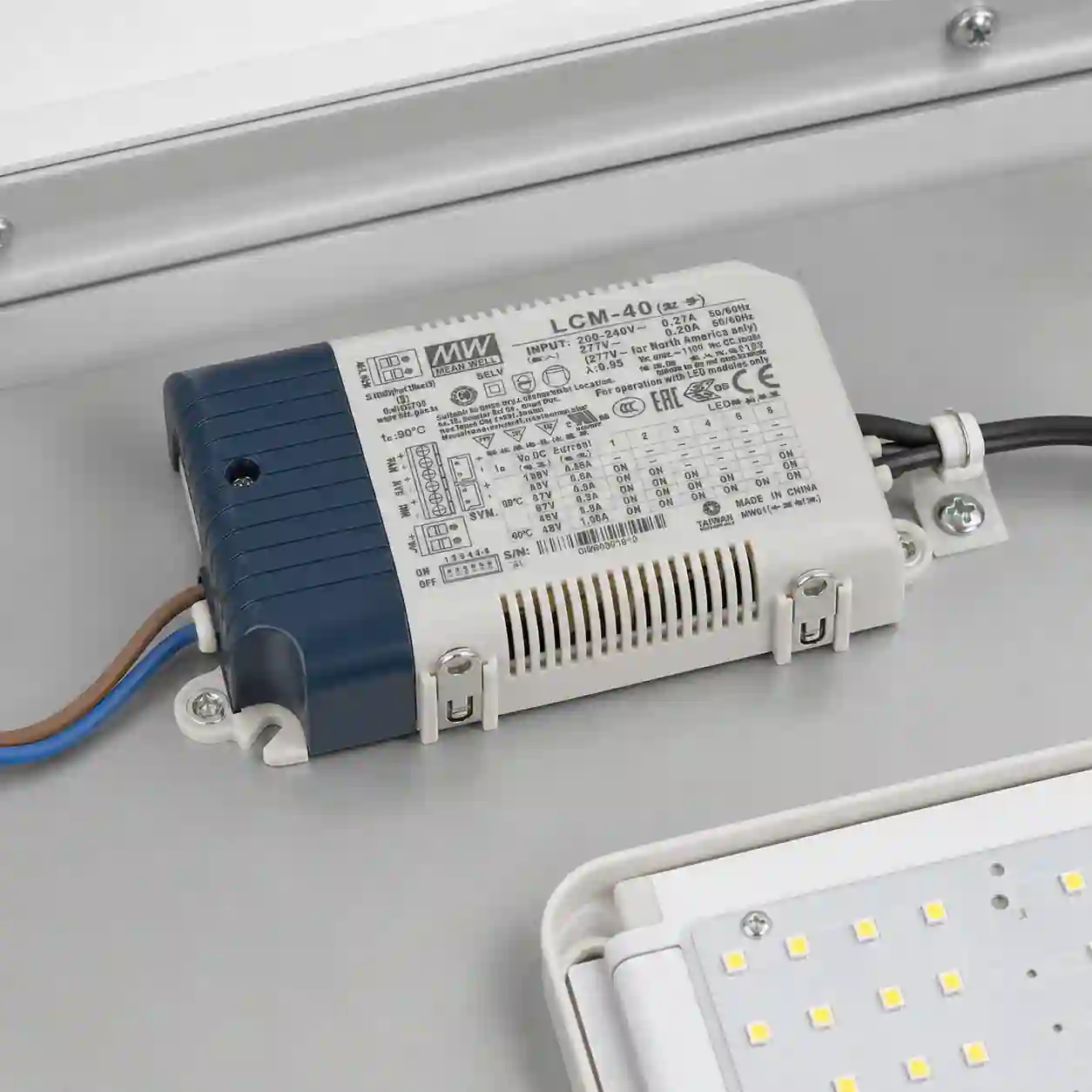 Instalace LED zdroje LCM-40 s krytím IP20 pro vnitřní použití
